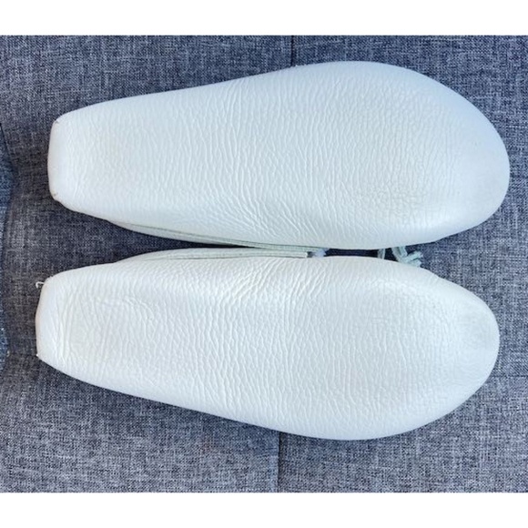 Minnetonka Women's White Leather Thunderbird Boat Sole Moccasin - US Size 6 - Picture 11 of 16